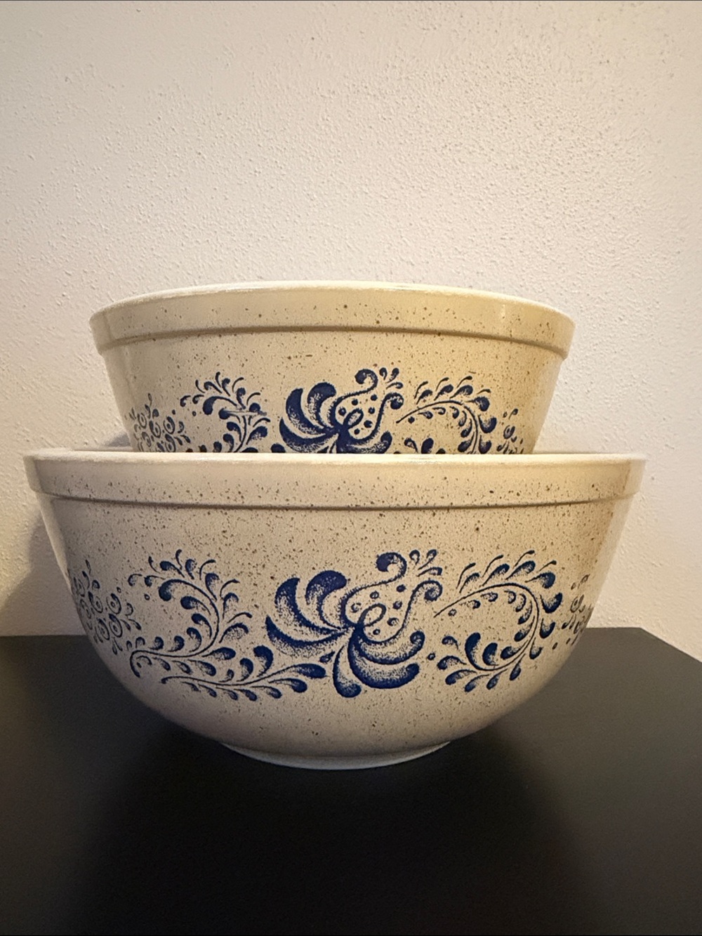 Vintage Pyrex Homestead pattern nesting bowls 402 & 403